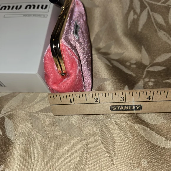 Miu Miu Red Velvet Kiss Lock Coin Purse GWP New In Box - Picture 8 of 9